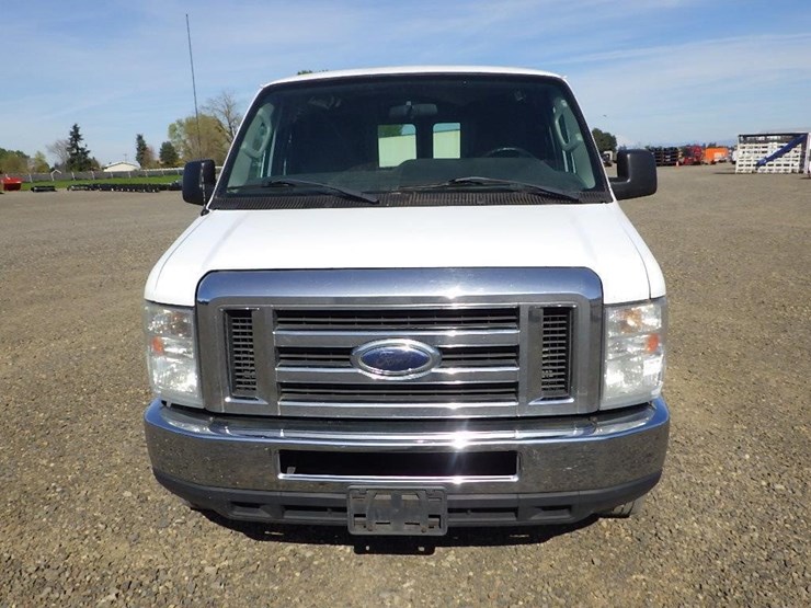 2013-ford-cargo-image-2