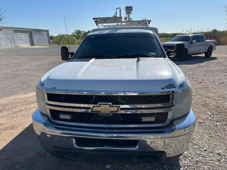 2011-chevrolet-2500-image-2