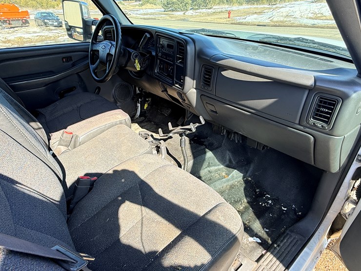 2006-chevrolet-3500hd-image-47