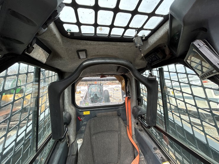 2020-deere-332g-image-52