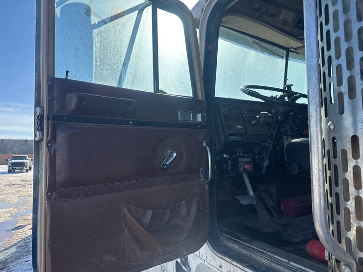 1986-international-f9370-image-22