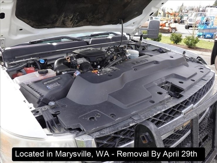 2011-chevrolet-3500-image-2