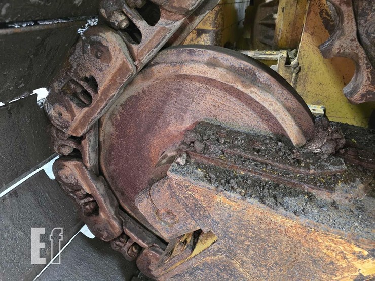 2011-caterpillar-d6t-xw-image-36