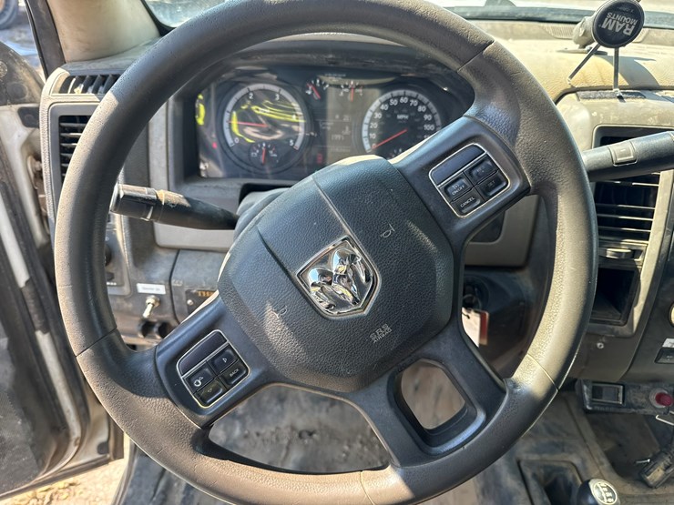 #1065-•-2013-ram-5500-heavy-duty-service-truck-image-29