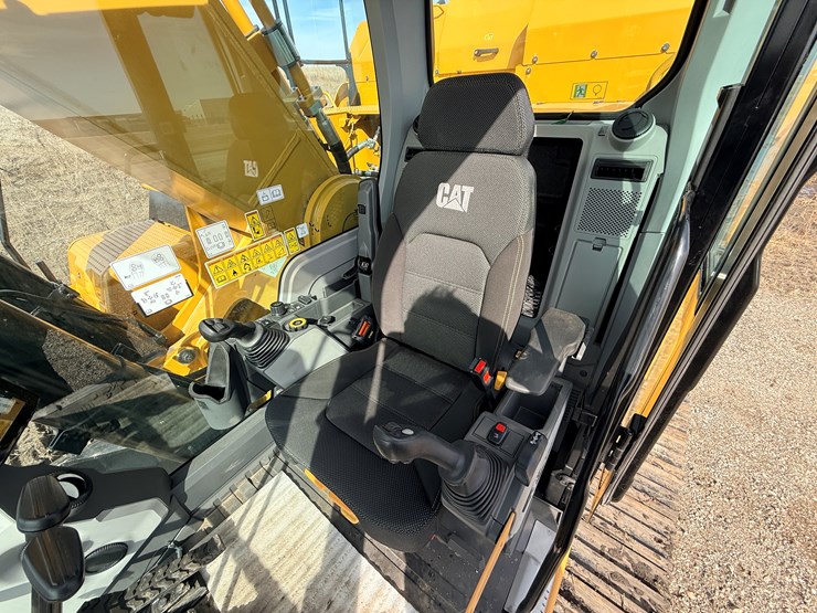 #1968-•-caterpillar-excavator-image-61