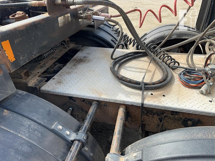 2005-kenworth-t800-image-25