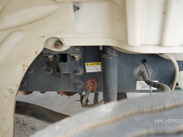 2023-freightliner-m2-106-image-14