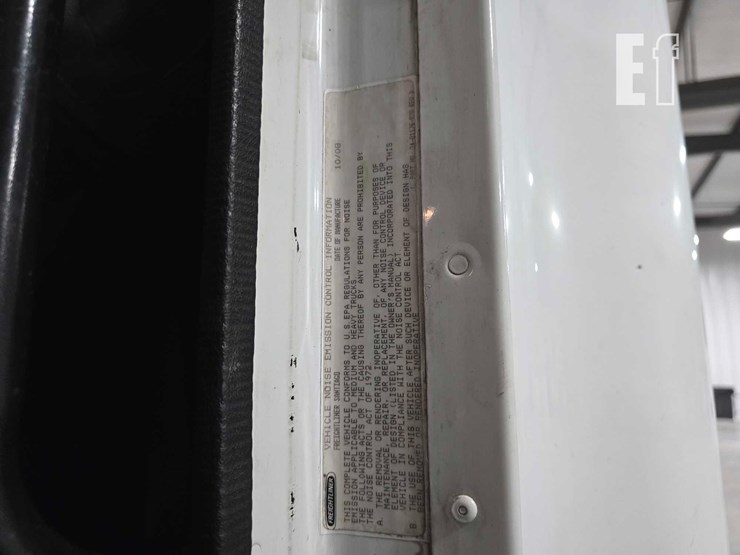 2009-freightliner-columbia-120-image-35