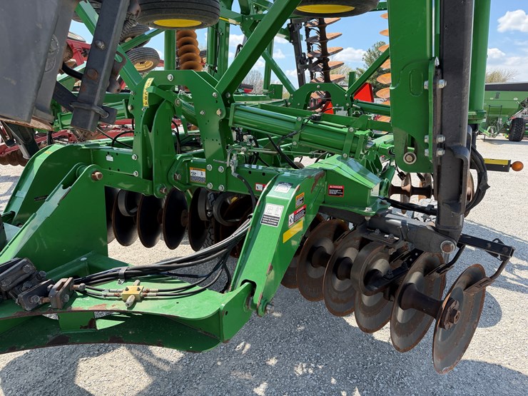 2014-john-deere-2623-image-17