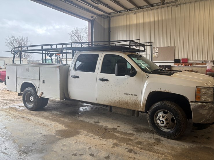 2013-chevrolet-3500-image-4