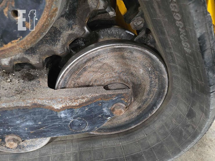 2021-jcb-3ts-8t-image-25