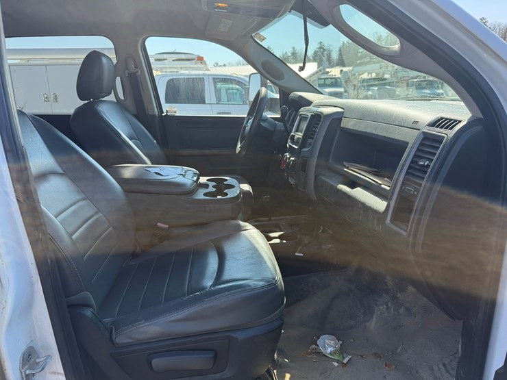 #2048-•-2013-ram-5500-heavy-duty-service-truck-image-37