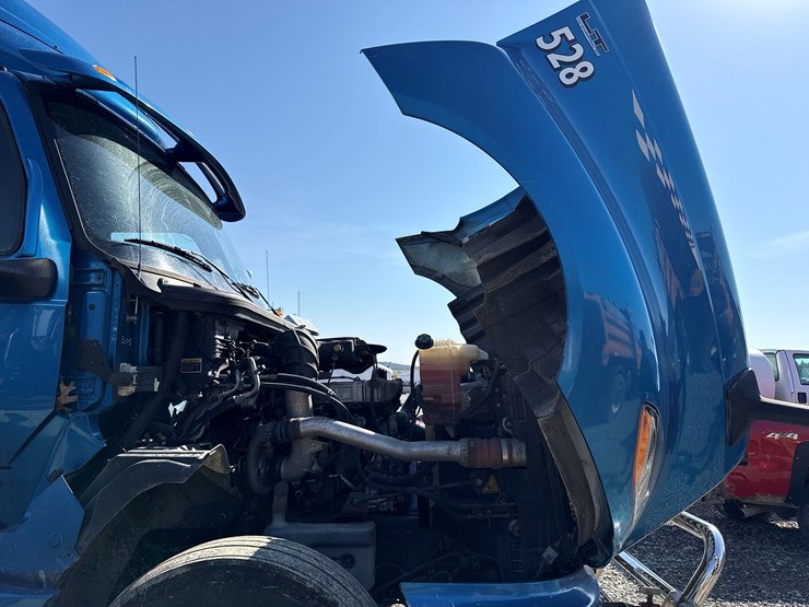 #2199-•-2020-international-a26-sleeper-cab-truck-tractor-image-56