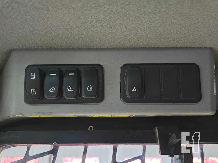 2023-caterpillar-259d3-image-19