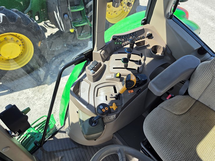 2021-john-deere-6140m-image-19