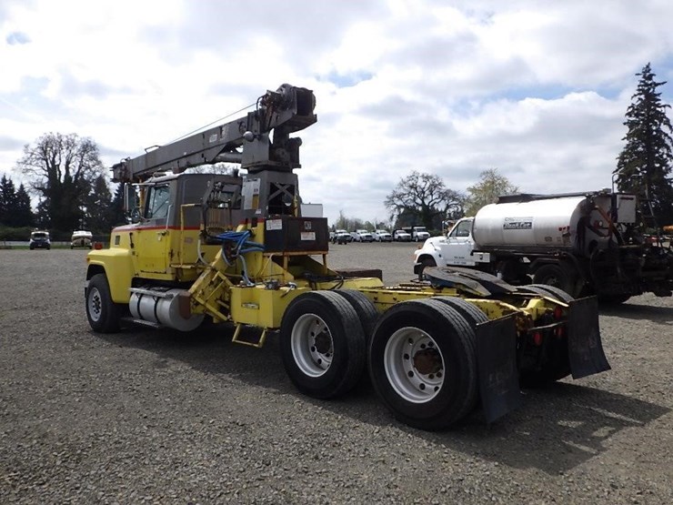 1984-ford-9000-image-7