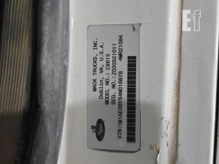2004-mack-vision-cx613-image-34