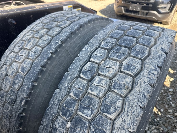 2013-peterbilt-365-image-94