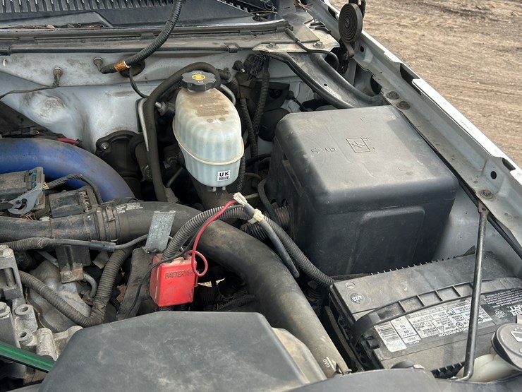 2004-chevrolet-3500-image-39