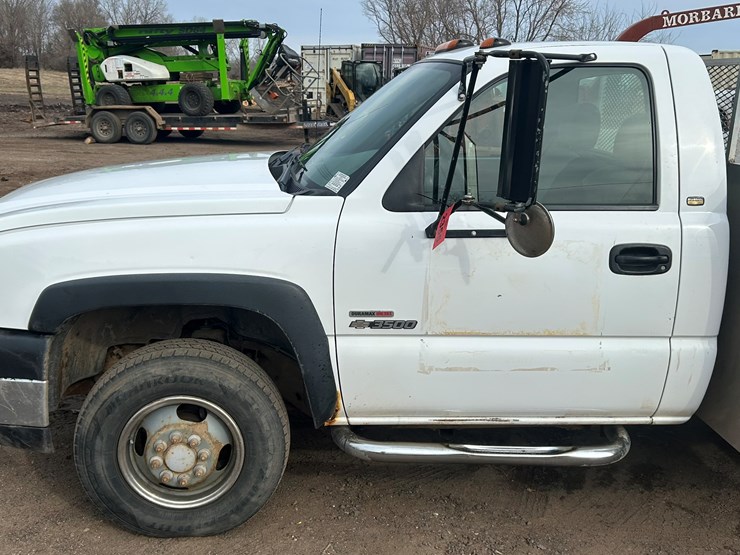 2004-chevrolet-3500-image-15