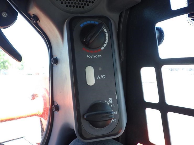 kubota-ssv65-image-29