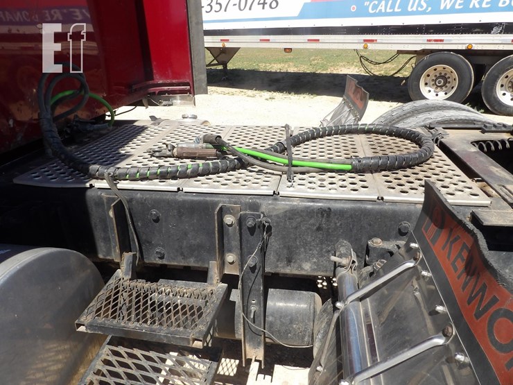 2005-kenworth-w900l-image-6