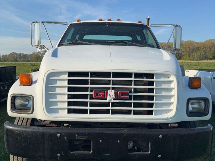1999-gmc-7500-image-2