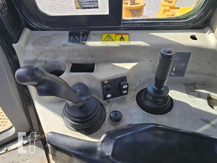 2006-caterpillar-d6r-xl-iii-image-15