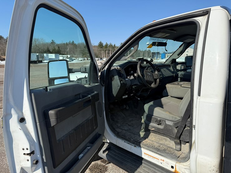 2011-ford-f550-xl-image-30