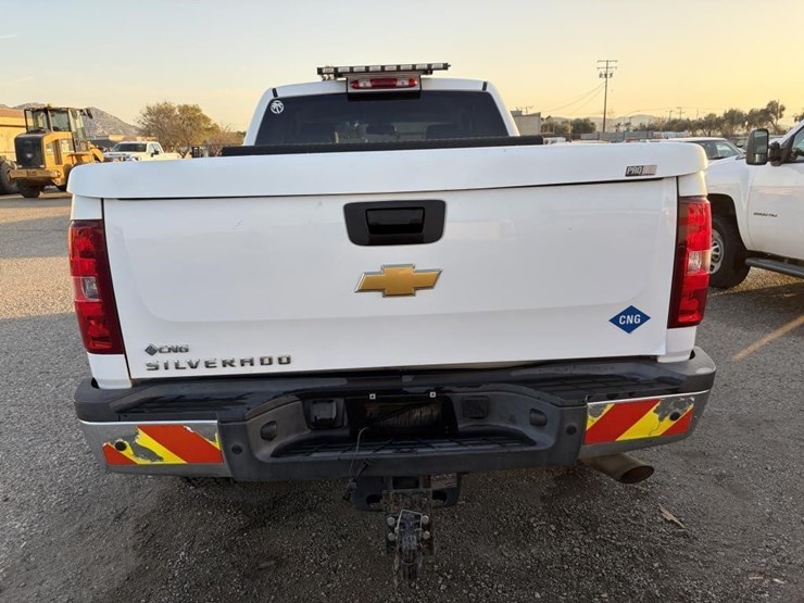 2013-chevrolet-2500-image-6