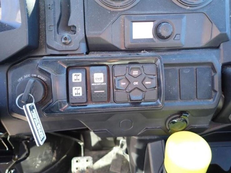 2021-can-am-defender-limited-hd10-4x4-side-by-side-image-16