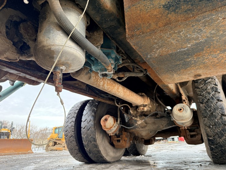 1999-mack-dm690-image-71