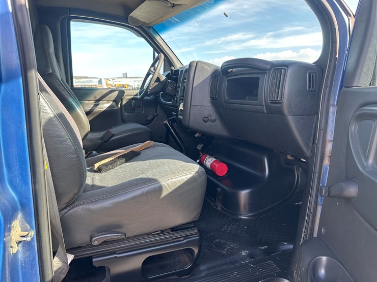 2005-massey-ferguson-8-image-25