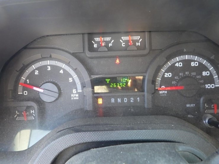 2013-ford-cargo-image-27