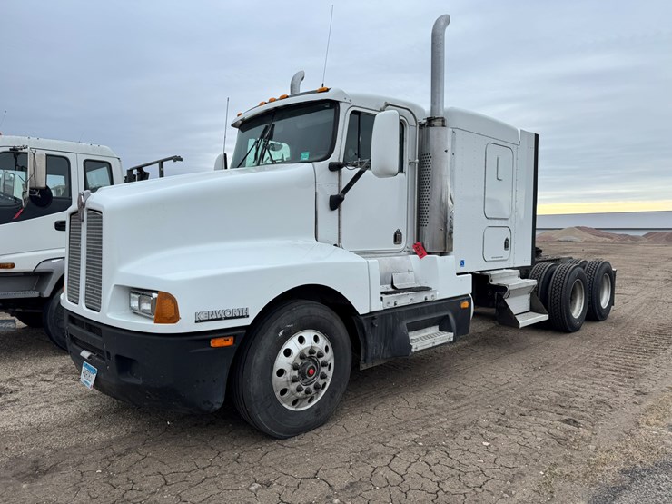 1995-kenworth-t600-image-1