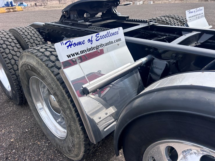 #1009-•-2012-western-star-conventional-4-sleeper-cab-truck-tractor-image-25