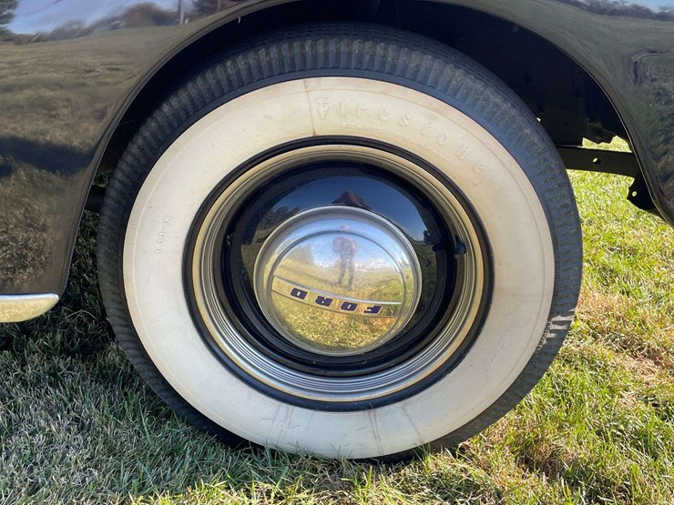 1948-ford-super-deluxe-convertible-image-25
