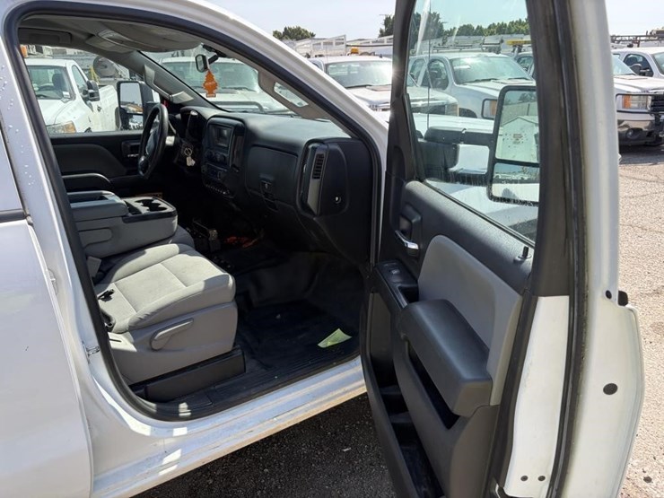 2017-gmc-sierra-3500-image-11