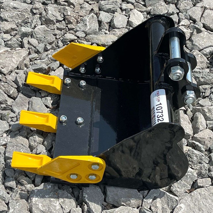 Unused 2026 CE 16" Toothed Bucket