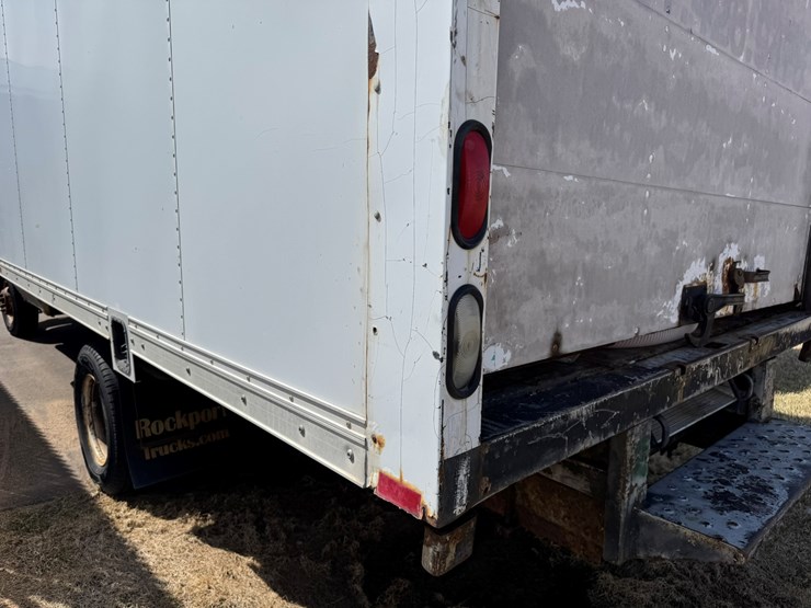 2010-ford-e350-image-23