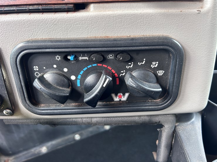 #1009-•-2012-western-star-conventional-4-sleeper-cab-truck-tractor-image-58