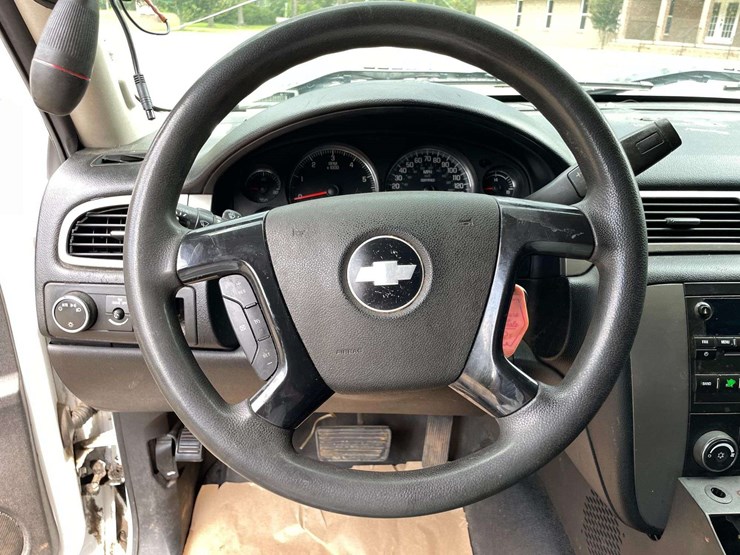 2012-chevrolet-tahoe-image-12