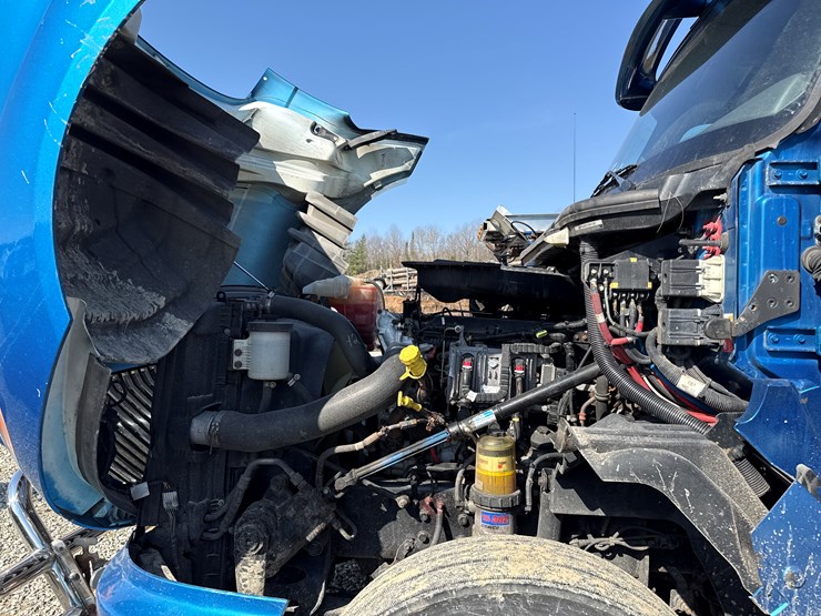 #2199-•-2020-international-a26-sleeper-cab-truck-tractor-image-55