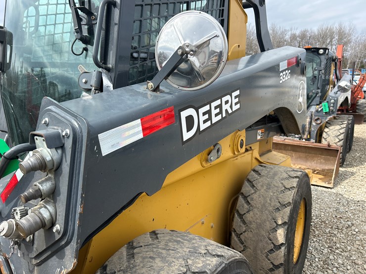 2020-deere-332g-image-21