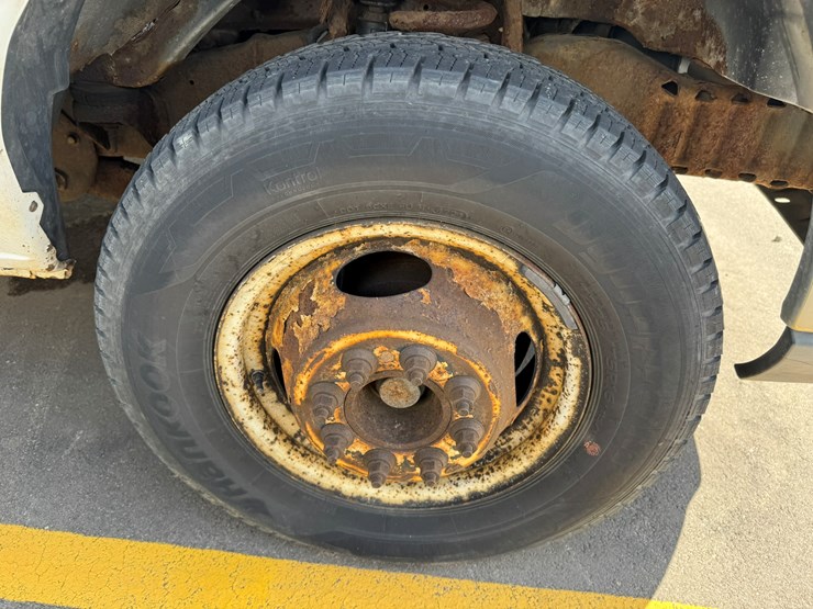 2010-ford-e350-image-44