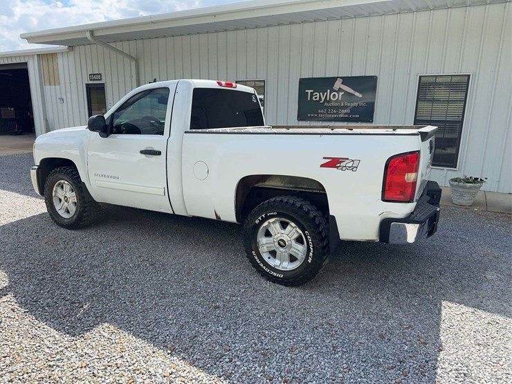 2013-chevrolet-silverado-1500-image-3