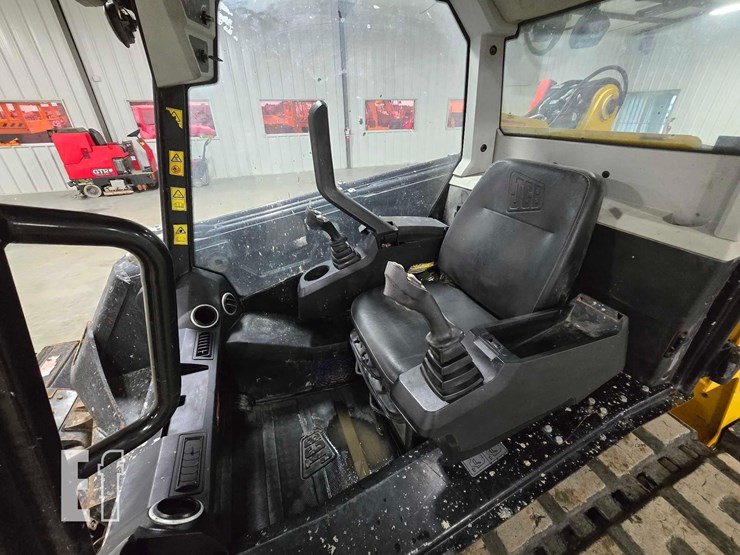 2021-jcb-3ts-8t-image-13