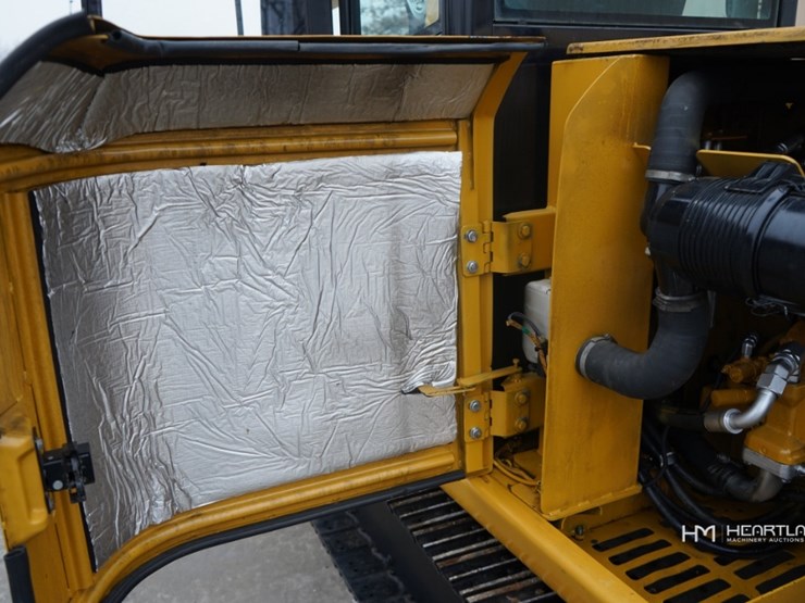 2014-caterpillar-305.5e-image-32