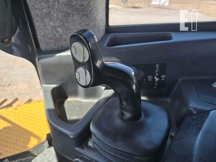 2018-deere-1050k-image-13