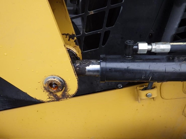 2020-caterpillar-226d3-image-24